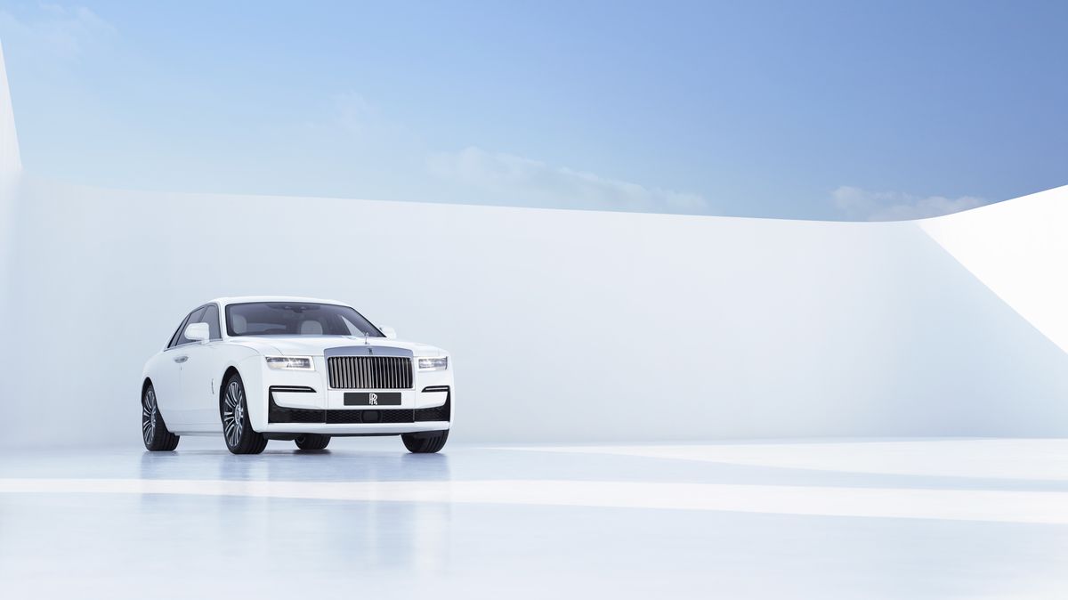 Poptávka po luxusních autech se vrací k normálu. Rolls-Royce představil nový vůz